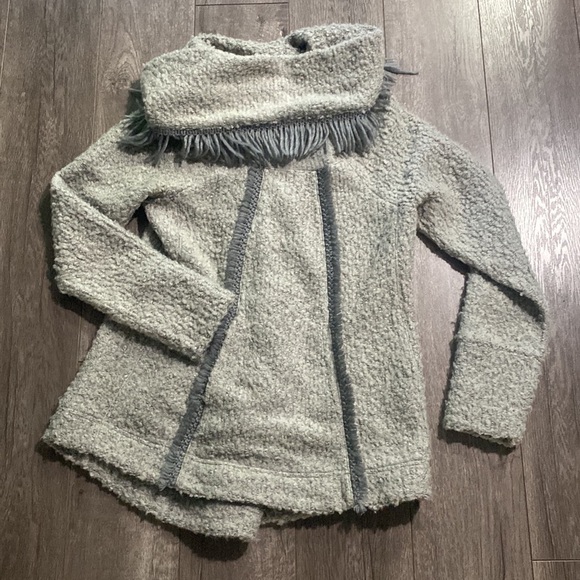 Anthropologie Angel of the North fringe cowl neck gray wool sweater size M - Picture 3 of 7